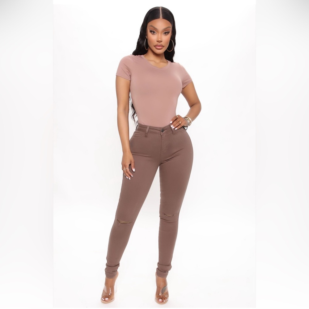 NWT’S FASHION NOVA RIPPED DENIM JEANS!